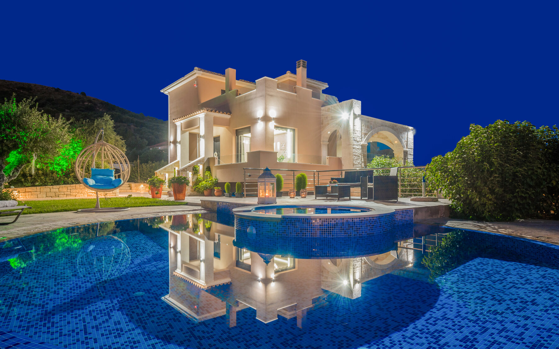 Romanza Villa I at twilight