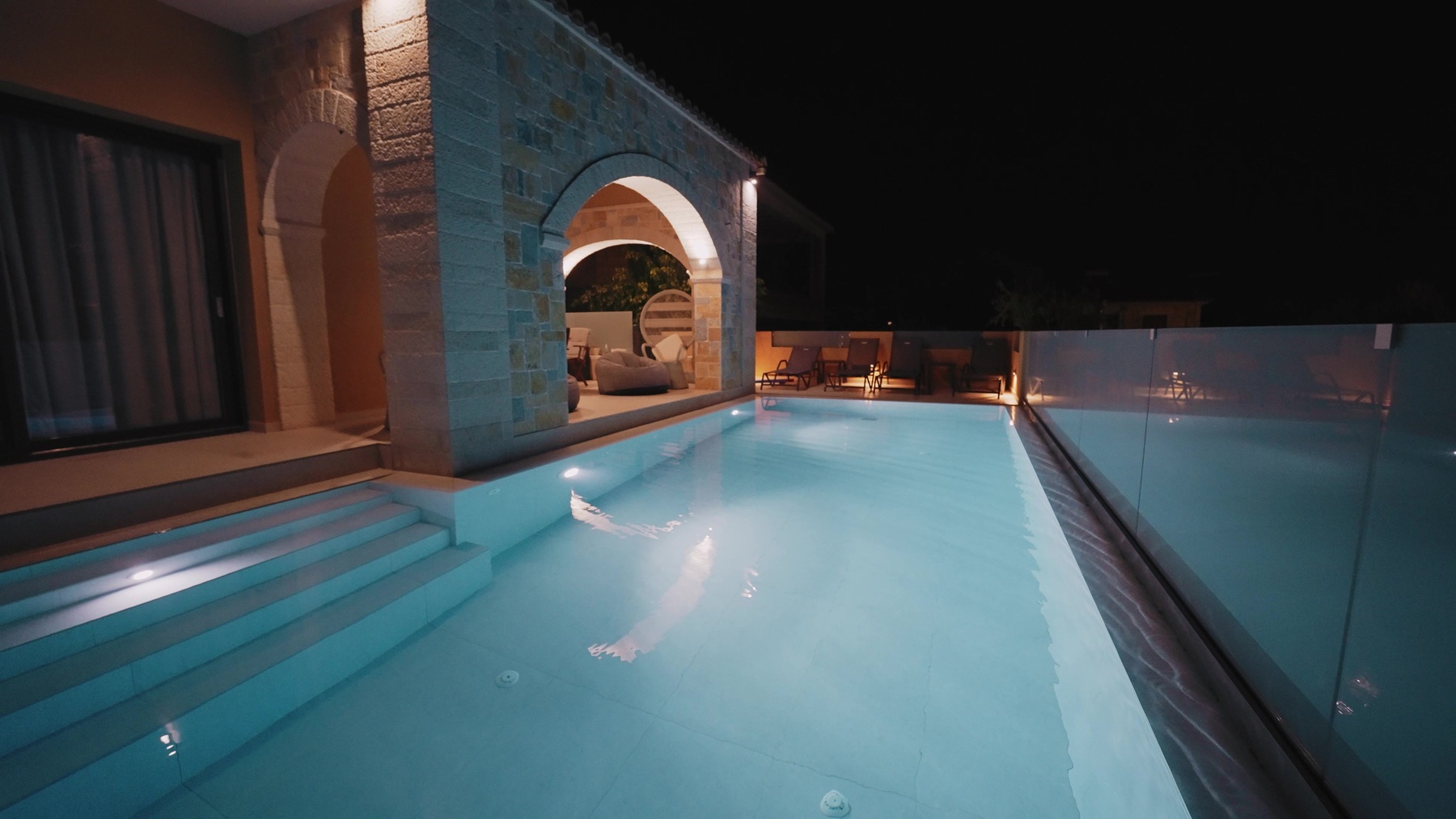 Zakynthos 4 bedroom villa Kalamaki, Romanza Villa II pool archway at night